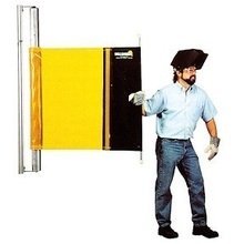 Safety-Retractable-Welding-Screen-1