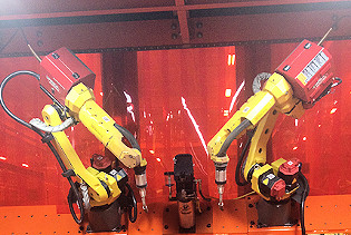 robot-welding-strip-curtains