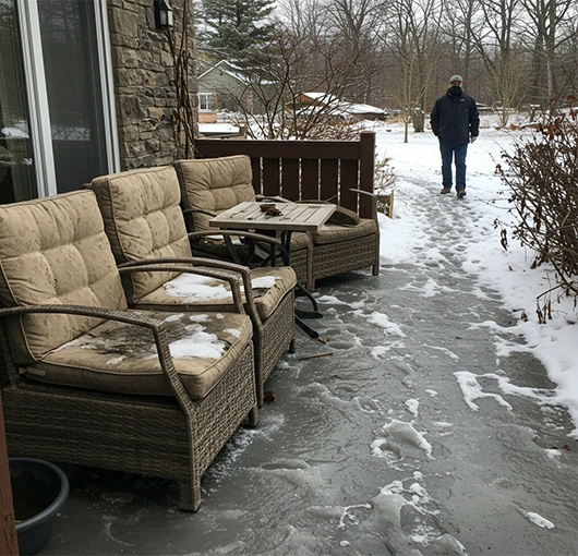patio-with-broken-furnitures-during-winter